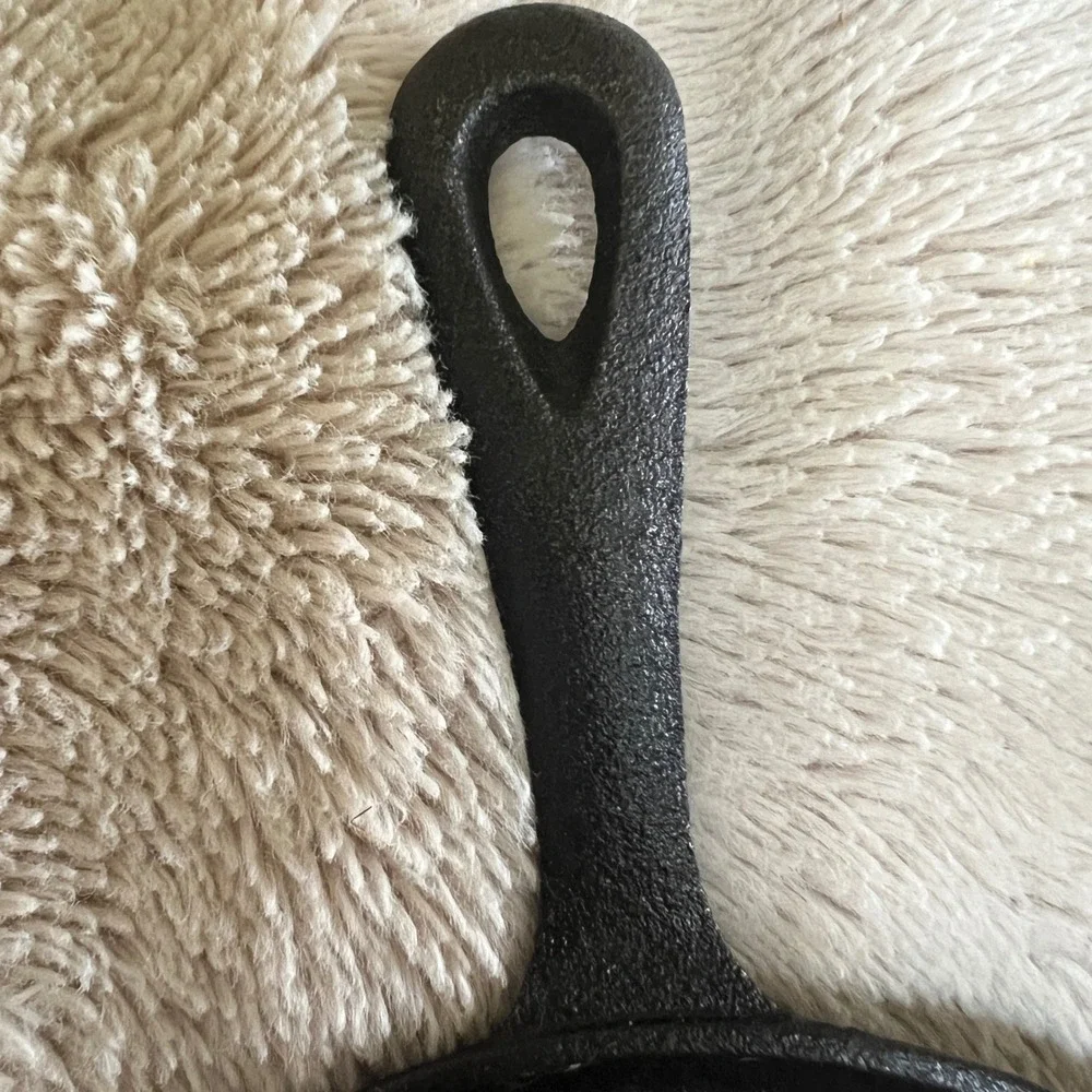 Unbranded Cast Iron Round Griddle Pan 6.25 Inch Skillet Black Cookware